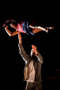 A BAS BRUITCompagnie les Mains les Pieds et la Tte Aussiconception  et mise en scne Mathurin Bolze