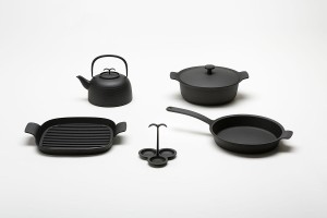 Palma Cast Iron Kitchenware © Jasper Morrison. Produced by Oigen © Japan Creative photo by Nacása & Partners