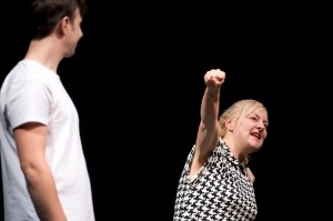 phoca_thumb_l_edgar paillettes - la manivelle theatre - photo frederic iovino 4