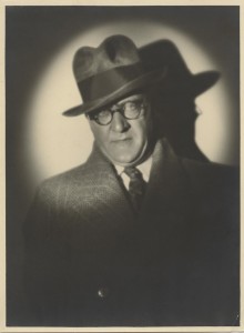Studio Piaz, Le peintre Braïtou-Sala, [années 30]
Tirage argentique noir et blanc sur papier
H. 23 ; L. 17 cm
Archives familiales de l’artiste
Photographie : ©Alain Leprince