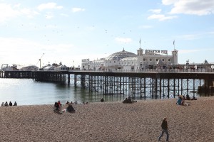 La jetée de Brighton, située sur la côte sud, a été aménagée en complexe de loisirs au cours des années 1920
(théâtres, cinémas, salles de concert, manèges et jeux d’arcade).