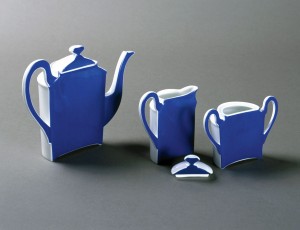 Arman, Théière Demi Tasse, Sucrier Demi Tasse, Pot à lait Demi Tasse, 1990 © DR