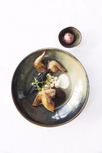 Pigeon boudin noir, coco de paimpol et sorbet aux raisins © Cici Olsson