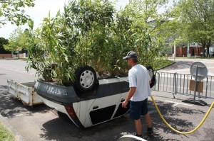 Voiture pot-de-fleurs