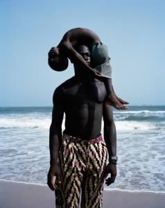 FLUO NOIR D.N.A, de la série Lexicon, 2007, 40 x 32 cm © Viviane Sassen © Courtesy of Stevenson, Cape Town and Johannesburg