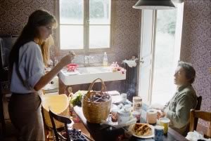 En-vacances,-dans-le-presbytère-de-Jane,-en-Normandie,-1977-©-Andrew-Birkin