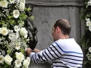Nicolas Edelman, habilleur officiel du Manneken-Pis © Musée de la Ville de Bruxelles