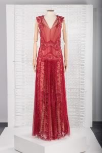 Robe en dentelles Leavers apppliquées, collection couture, printemps-été 2016, Alberta Ferretti [dentelles Solstiss et autres dentelles non identifiées] © Robin