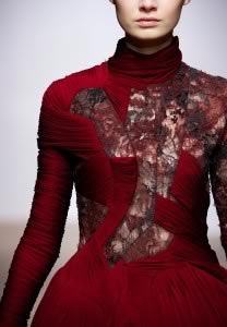 Robe en jersey et dentelle Leavers. Collection haute couture automne-hiver 2013-2014, « Aphrodite » Yiqing Yin [dentelle Sophie Hallette] © Shuji Fujii