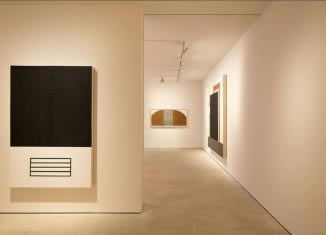 Modern - Postmodern by RobertMangold & PeterHalley @MaruaniMercier