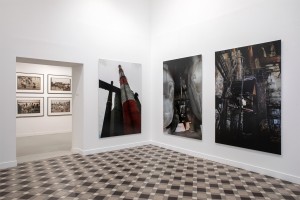 Vue partielle de l'exposition l'âme, un subtil moteur à explosion Boris Mikhaïlov © Mathieu Harel Vivier