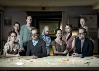 Axel Verhaest Temps-mort.The-Dinner.-Animation-loop,-50-inch-screen.