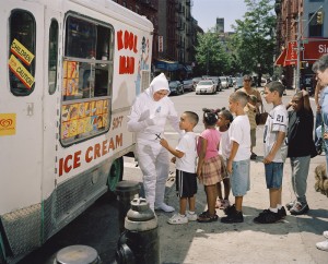 Iceman. Bolivar Abril originaire d’équateur est vendeur de glaces. Il envoie 250 dollars par semaine à sa famille.