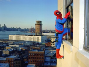 Spiderman
Bernabe Mendez de l’état de Guerrero est laveur de vitres.
Il envoie 500 dollars par mois au Mexique.