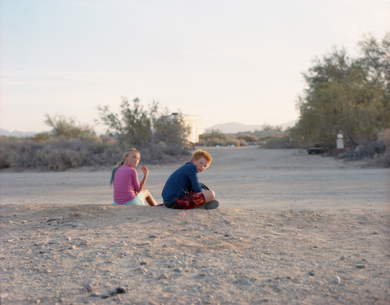 Laura Henno (c) Laura Henno,Timmy and Kasey, Slab city (USA),2018 (c) Laura Henno,Timmy and Kasey, Slab city (USA),2018