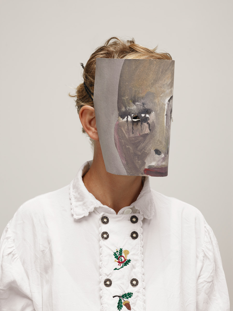 Laure Prouvost Laure Prouvost, portrait masqué
© Photo by Gene Pittman, courtesy Walker Art Center, Minneapolis Laure Prouvost, portrait masqué
© Photo by Gene Pittman, courtesy Walker Art Center, Minneapolis