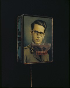 B. au bord des lèvres, 1992 © Johan Muyle Photo : M. Lander