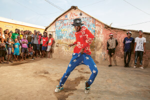 Kuduro fans performing in the neighbourhood of Sambizanga, Luanda, 2015 © Anita Baumann