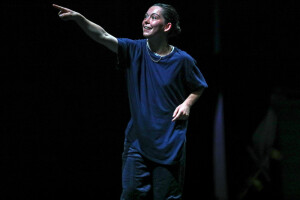 Mona BLANCHET / Le DauphinÈ LibÈrÈ / Le 18 juin - Grenoble (IsËre). MC2. UNE DANSE : PERFORMANCE EXPLOSIVE DE LA GRENOBLOISE SATI VEYRUNES. Une chorÈraphie de Oona Doherty. Sur notre photo : Sati Veyrunes, danseuse / performeuse