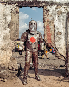 Bowandundu Musafiri Master, dit "Chaka", L'Homme rasoir,
quartier de Selembao à Kinshasa, 2020
© Stéphan Gladieu