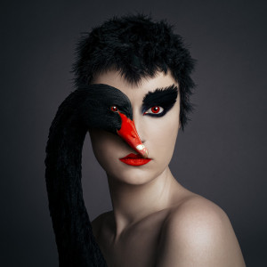 Blackswan © Flora Borsi
