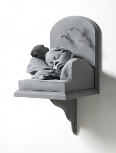 Hans Op de Beeck
Girl, Asleep
2021 / Bois, polyester, métal, revêtement,
polyamide, 78 × 36 × 41 cm
© Studio Hans Op de Beeck,
ADAGP, Paris, 2023