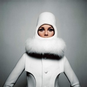 Sunday Times, Nicole de Lamargé en Pierre Cardin, 1966 © Peter Knapp
