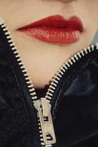 Saki, pour Rhône-Poulenc,
Étretat, 1977
© Peter Knapp