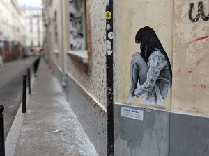 © La Dame qui colle