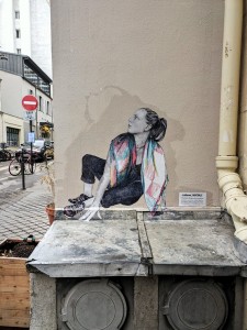 © La Dame qui colle
