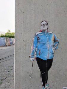 © La Dame qui colle