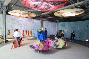 Vue de l'exposition 'La fête intérieure !' à la Gare Saint Sauveur dans le cadre de Fiesta lille3000 © maxime dufour photographies