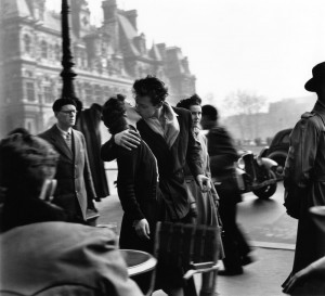 Le baiser de l'Hôtel de Ville, Paris, 1950 © Atelier Robert Doisneau