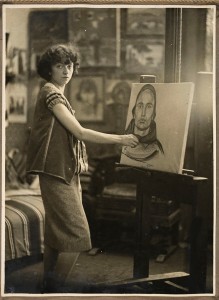 Photographe anonyme Odette Pauvert dessinant dans son atelier de la Villa Médicis 1929 Collection particulière