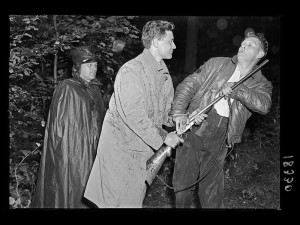 18330 Reconstitution d’un meurtre Bois de la Neuville 22 juillet 1958 © Archives de l’État à Liège