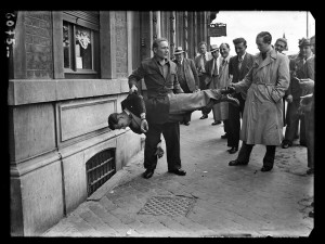 6075 Reconstitution d’un meurtre Quai Staline, Liège 21 juin 1948 © Archives de l’État à Liège