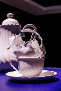 Derya GELYANI_Turquie, 1990_White night – 2023_Porcelaine, verre étiré à la flemme