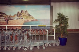 Kourtney Roy Welcome to Guernsey, 2022
Série “In Between/ Entre Deux Mondes” © Grande Commande Photojournalisme / Courtesy Galerie Les fi lles du calvaire, Paris
Page 3