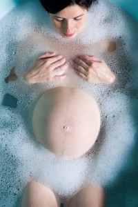 Nick Hannes, Anja, 6 months pregnant of Billie
and Suzanne, takes a bath. May 2009
© Nick Hannes