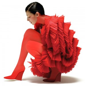 4 MAURIZIO GALANTE Haute Couture. Boléro « Drago » en organza de soie, 1994 © Kimberly Holcomb