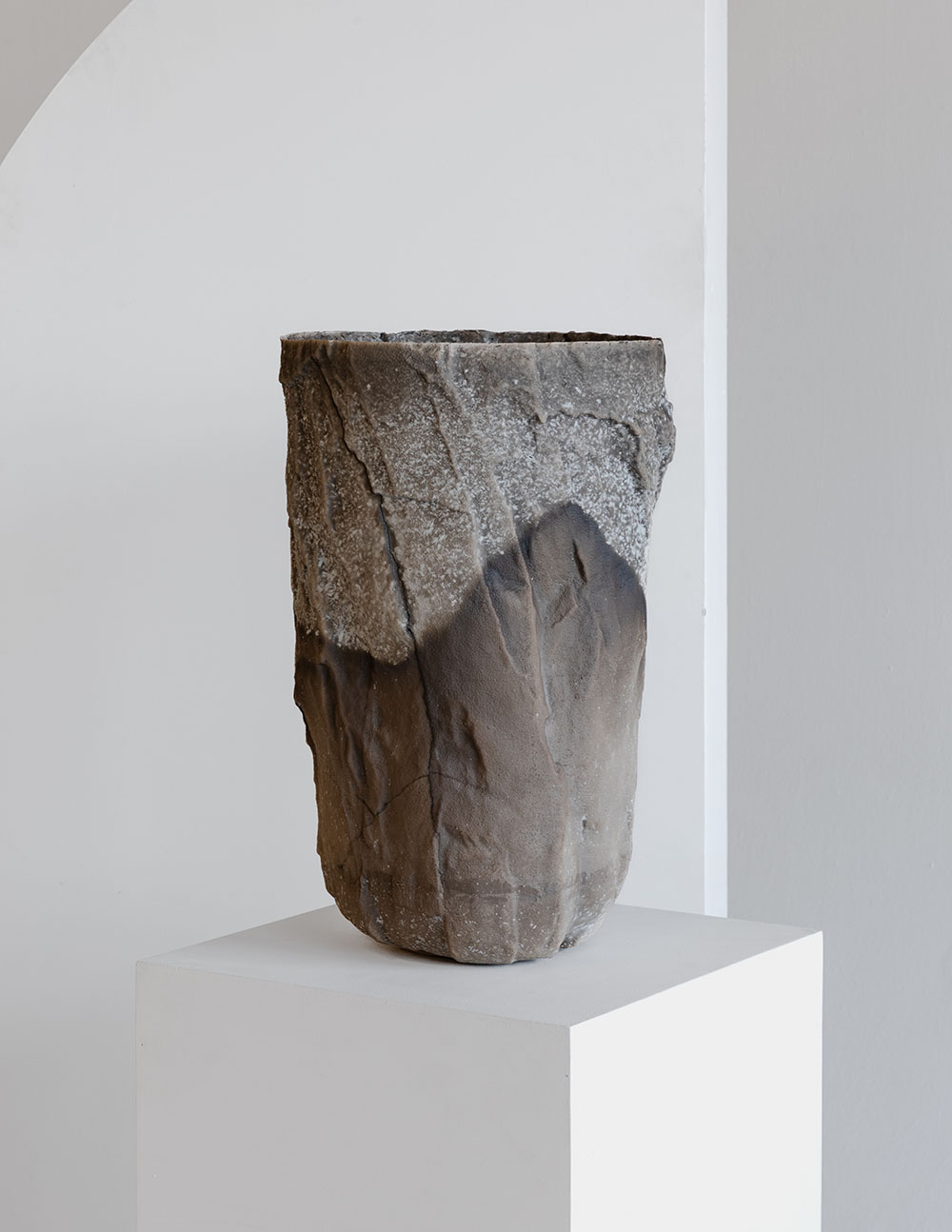 DG08. Damien Gernay Extraction Vases et extraction Mirror Photo Eline Williaert