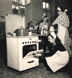 École ménagère, Houillères du Bassin de Lorraine (Moselle), années 1950 © Ministère de la Culture (France), Médiathèque du patrimoine et de la photographie, diffusion GrandPalaisRmn Photo