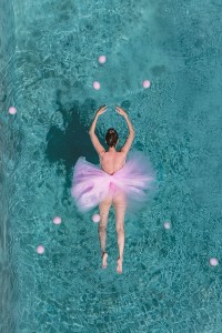 Pool Dancing © Carla Sutera Sardo