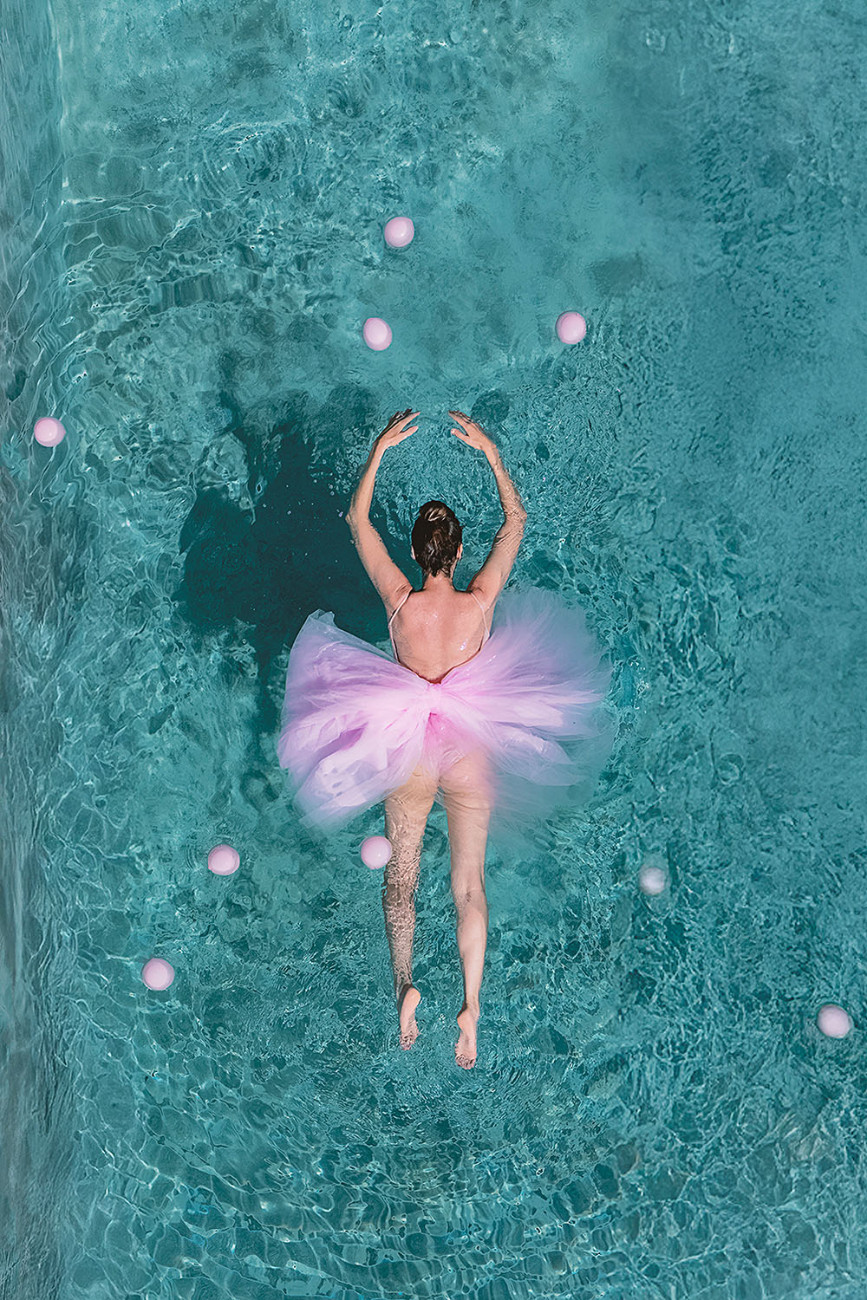 Pool Dancing © Carla Sutera Sardo