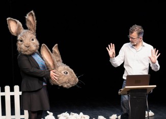Le problème lapin – Cartographie 7. Un spectacle de Frédéric Ferrer et Hélène Schwartz - compagnie Vertical Détour. Le vendredi 26 mai au ZEF, scène nationale de Marseille. Photographies de Vincent Beaume.