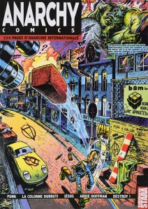 Peter PONTIAC (illustration), Guy COLWELL (couleurs)
Couverture d'Anarchy Comics, n°3, 2014
Bande dessinée, éd. Stara, Mulhouse
H. 24 ; L. 17 cm
Marseille, Centre international de recherches sur l'anarchisme
© Peter PONTIAC, Adagp, Paris, 2026 / Alain Leprince, Roubaix, La Piscine – Musée d’art et d’Industrie André Diligent