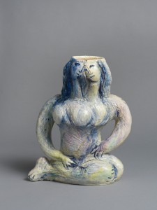 Marc Chagall	Grands personnages	1962	Terre blanche, décor aux oxydes, gravé au couteau et à la pointe sèche, sous couverte	47,5 x 39 x 23 cm
poids : 10,6 kg	Collection particulière	©Fabrice Gousset/ © SABAM 2026